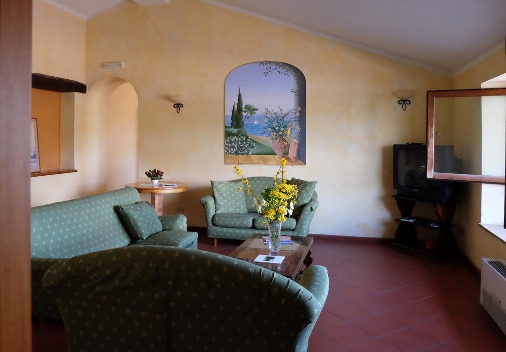 Hotel La Penisola Baschi Exterior foto